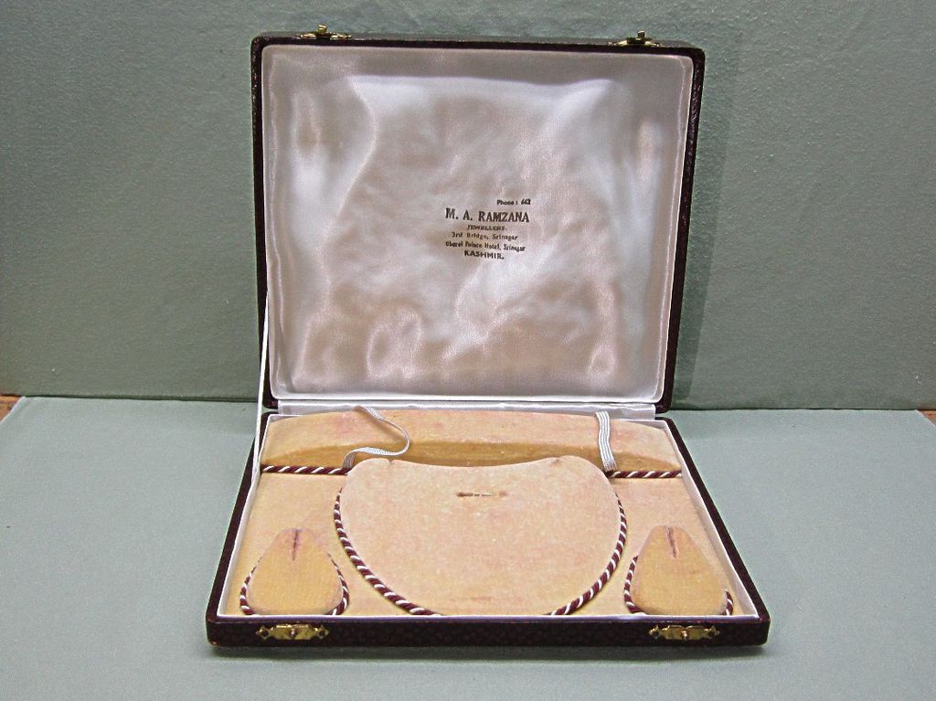 Kashmir Jewelry Parure Presentation Display Box Kashmir Jewelry Parure Presentation Display Box