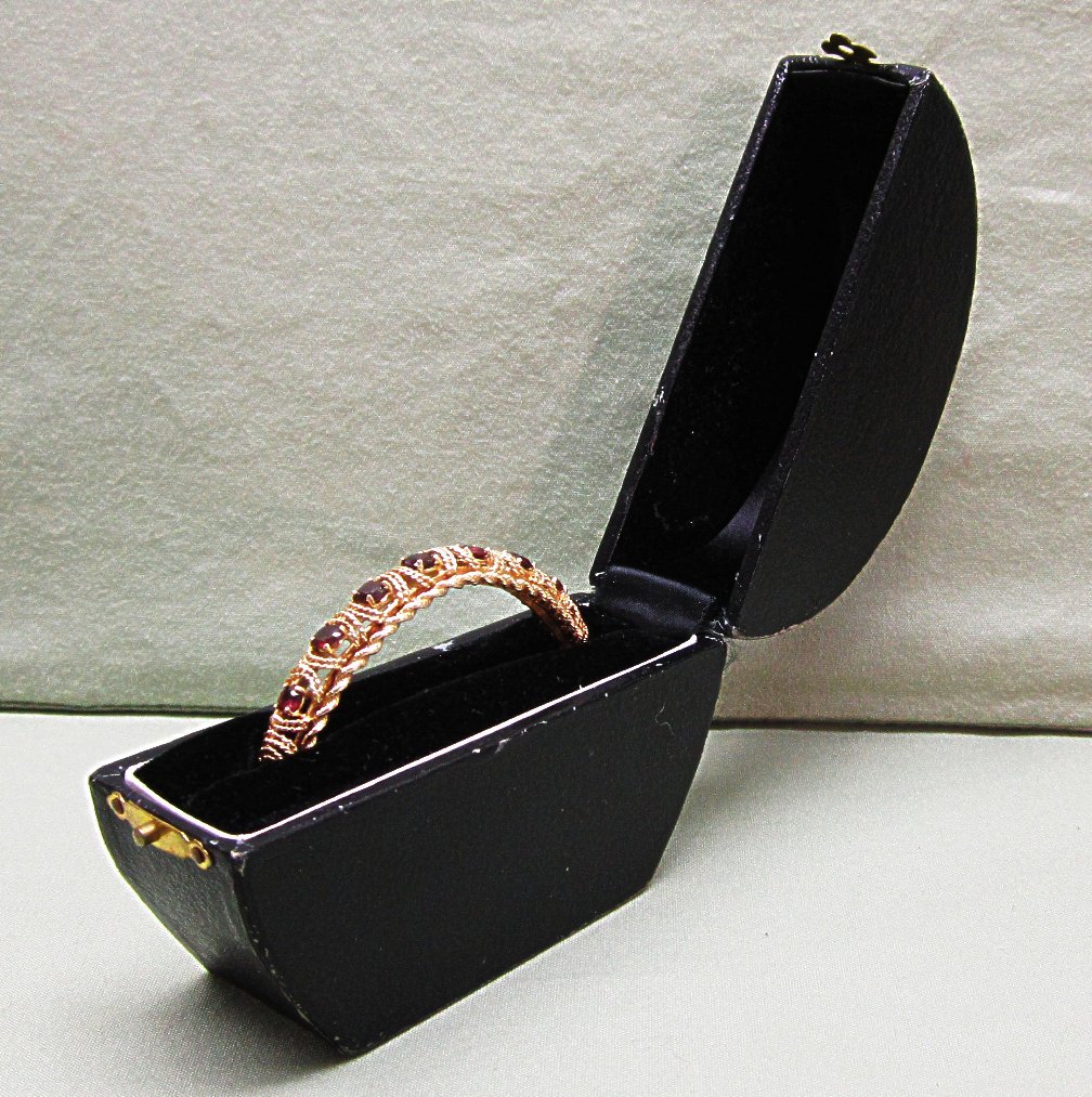 14K Gold Garnet Rope Design Hinged Bangle Bracelet Original Case 14K Gold Garnet Rope Design Hinged Bangle Bracelet Original Case