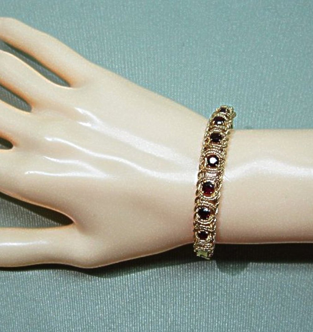 14K Gold Garnet Rope Design Hinged Bangle Bracelet Original Case 14K Gold Garnet Rope Design Hinged Bangle Bracelet Original Case