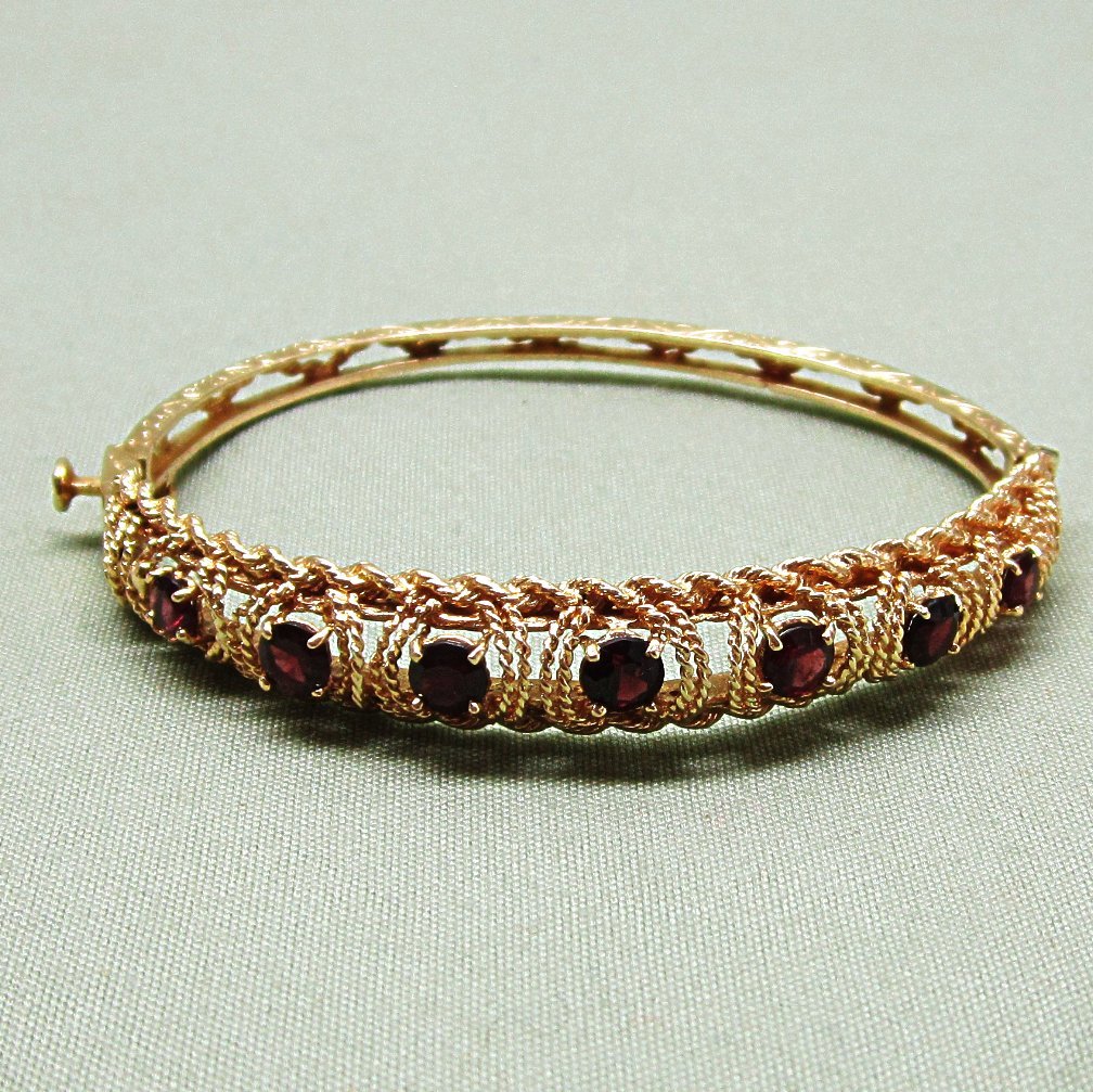 14K Gold Garnet Rope Design Hinged Bangle Bracelet Original Case 14K Gold Garnet Rope Design Hinged Bangle Bracelet Original Case