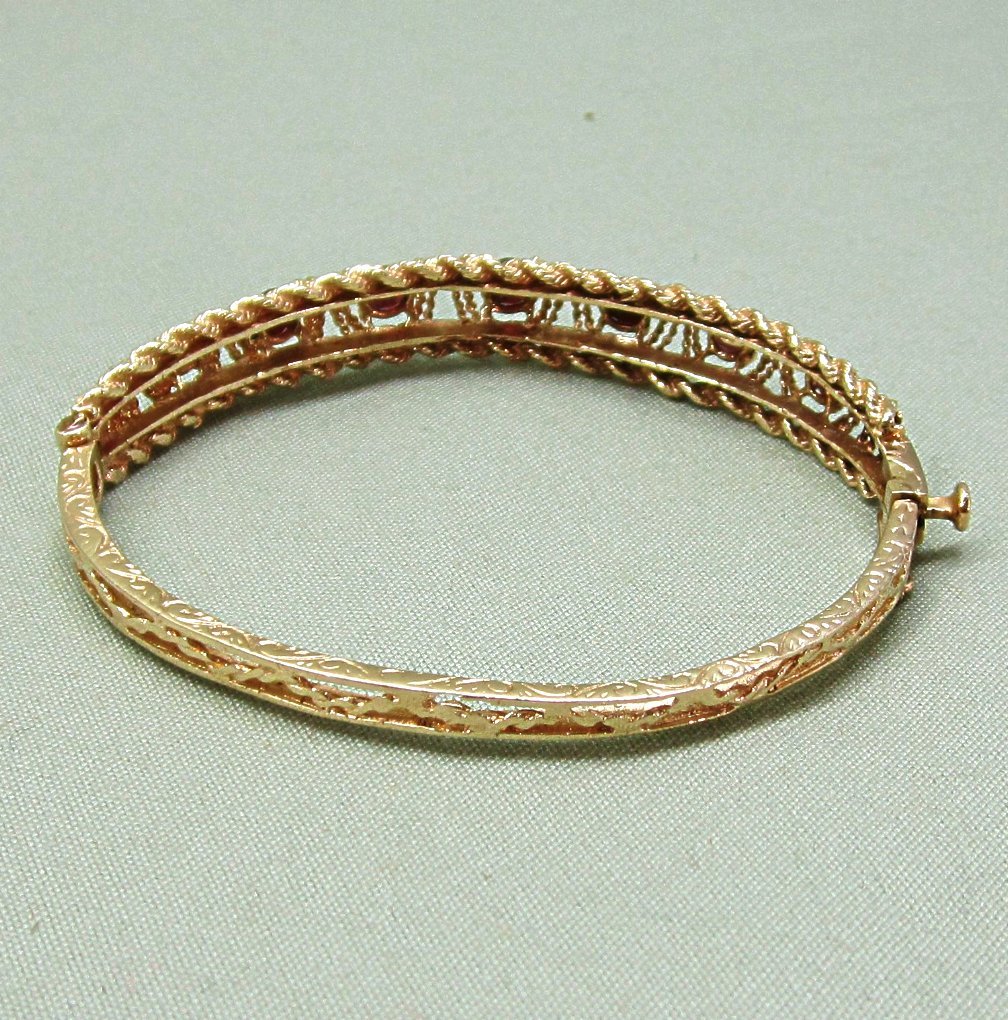 14K Gold Garnet Rope Design Hinged Bangle Bracelet Original Case 14K Gold Garnet Rope Design Hinged Bangle Bracelet Original Case