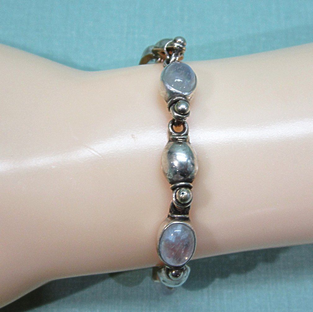 Sterling Silver and Moonstone Cabochon Bracelet Sterling Silver and Moonstone Cabochon Bracelet