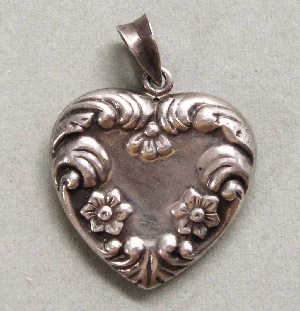 Sterling Silver Puffy Heart Pendant Art Nouveau Style Sterling Silver Puffy Heart Pendant Art Nouveau Style