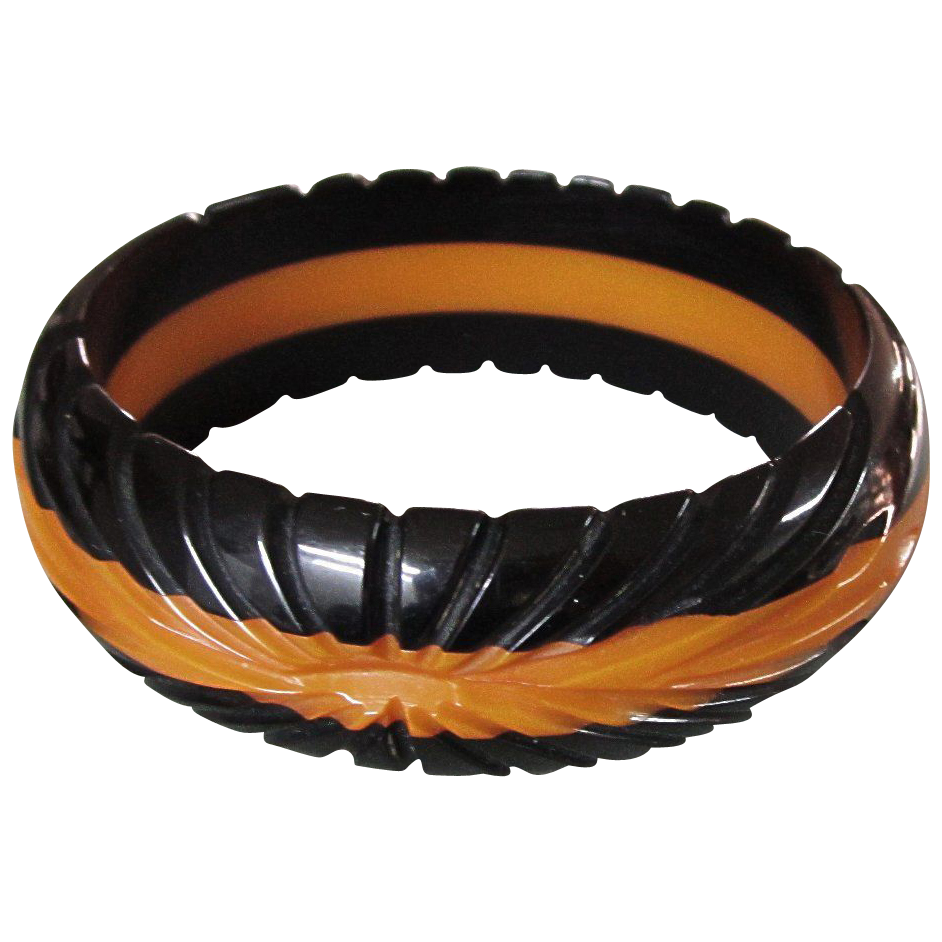 Carved Black Butterscotch Bakelite Bangle Bracelet Carved Black Butterscotch Bakelite Bangle Bracelet