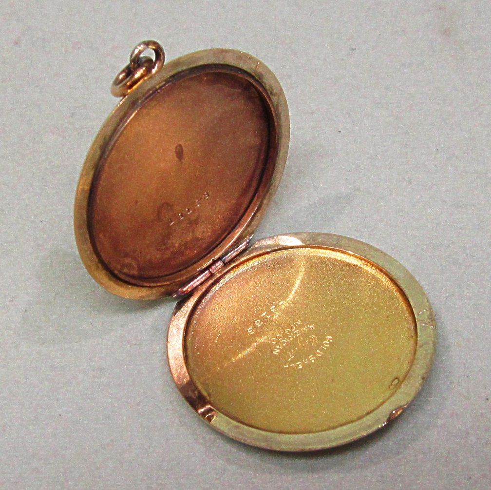 Old Elgin American Gold Shell Locket Birds and Flowers Old Elgin American Gold Shell Locket Birds and Flowers