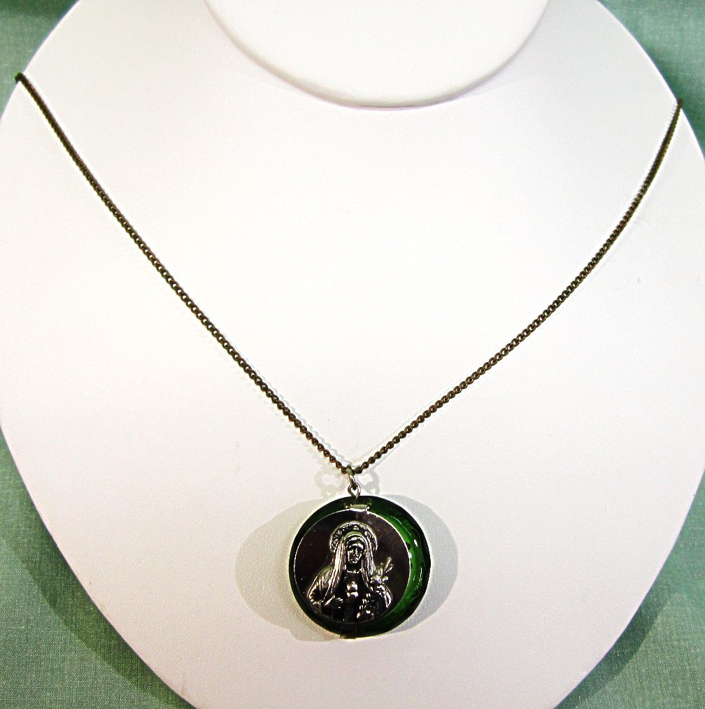 Catholic Miniature Rosary in Green Glass Case Blessed Virgin Mary Catholic Miniature Rosary in Green Glass Case Blessed Virgin Mary