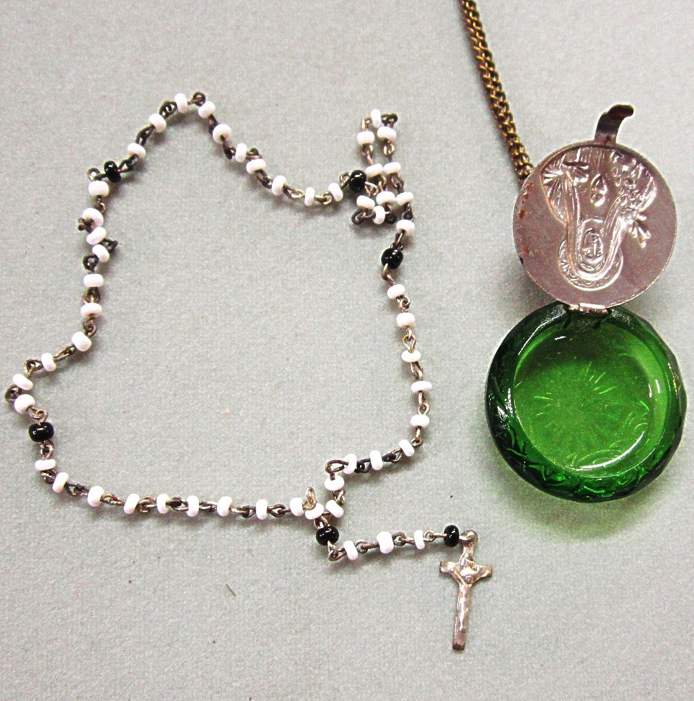Catholic Miniature Rosary in Green Glass Case Blessed Virgin Mary Catholic Miniature Rosary in Green Glass Case Blessed Virgin Mary