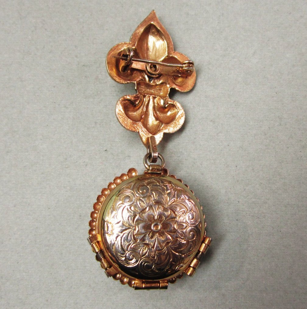 Four Picture Locket Fleur De Lis Cameo Four Picture Locket Fleur De Lis Cameo