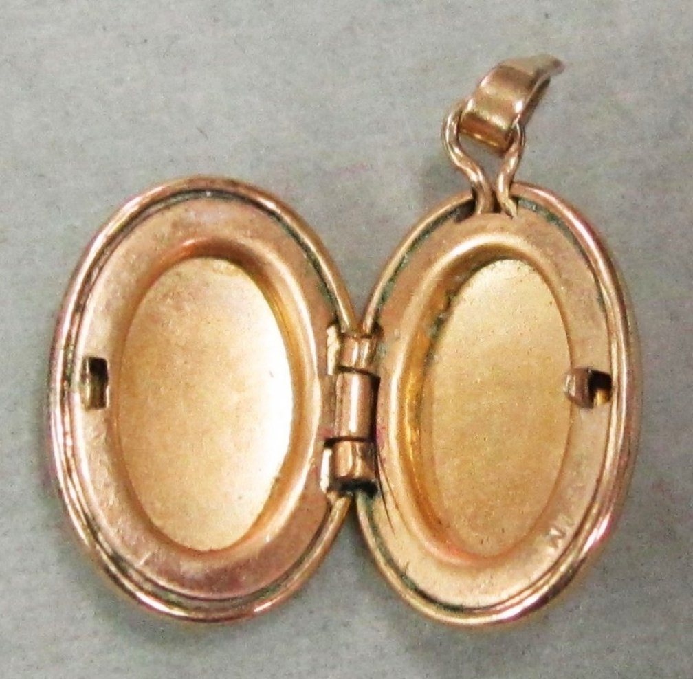 Tiny 14K Gold Filled Locket Heart Engraving Tiny 14K Gold Filled Locket Heart Engraving