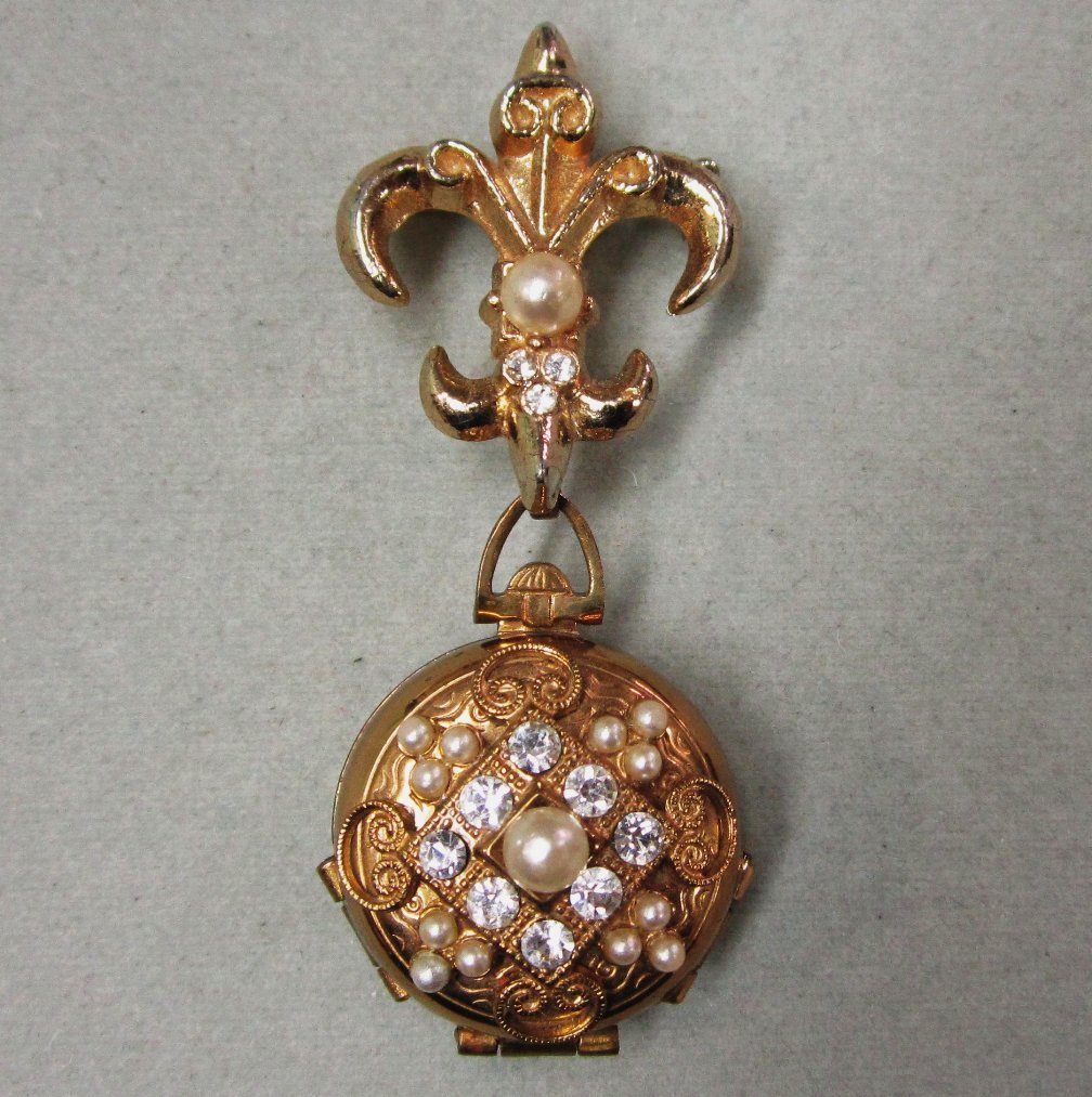 Coro Four Way Locket Coro Four Way Locket