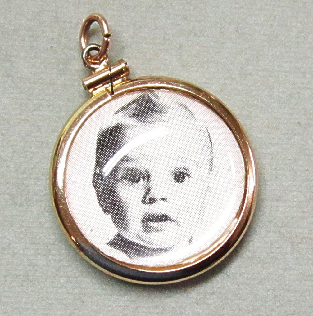 Vintage Picture Photo Locket Charm Vintage Picture Photo Locket Charm