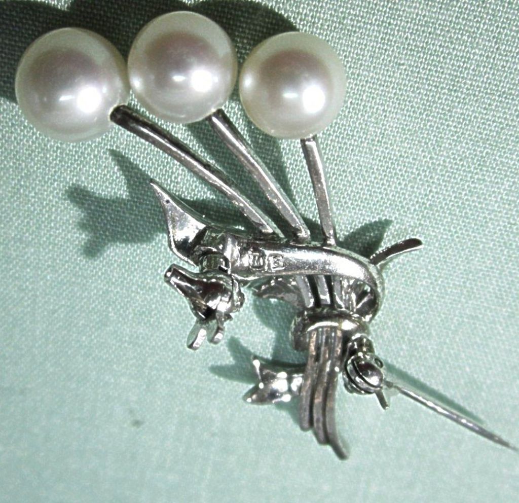 Mikimoto Sterling Silver Pearl Pin and Earrings Mikimoto Sterling Silver Pearl Pin and Earrings
