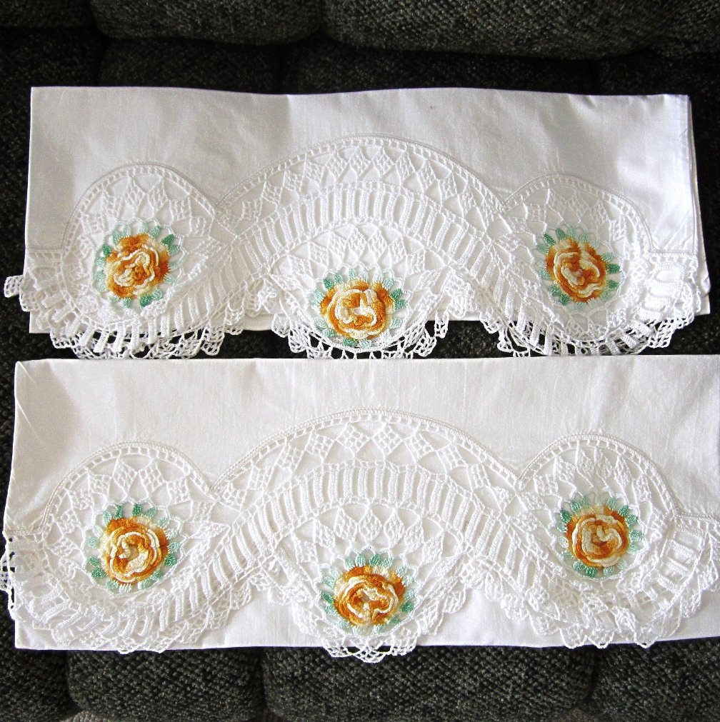 Vintage Irish Rose Crochet Edge Pillowcases Vintage Irish Rose Crochet Edge Pillowcases