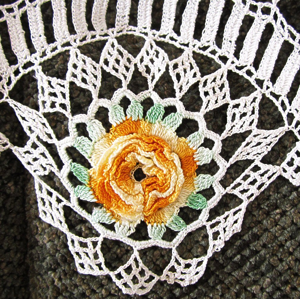 Vintage Irish Rose Crochet Edge Pillowcases Vintage Irish Rose Crochet Edge Pillowcases