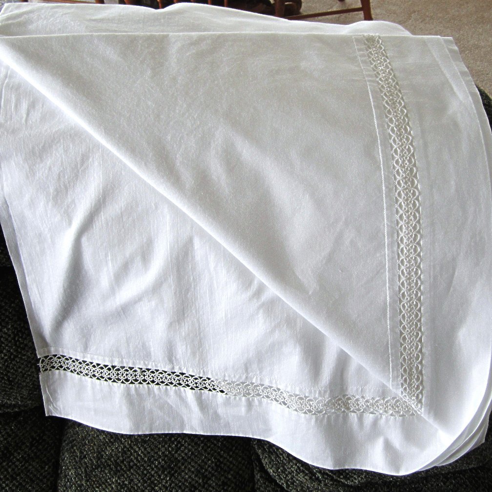 Vintage Tatted Band Bed Sheet Vintage Tatted Band Bed Sheet