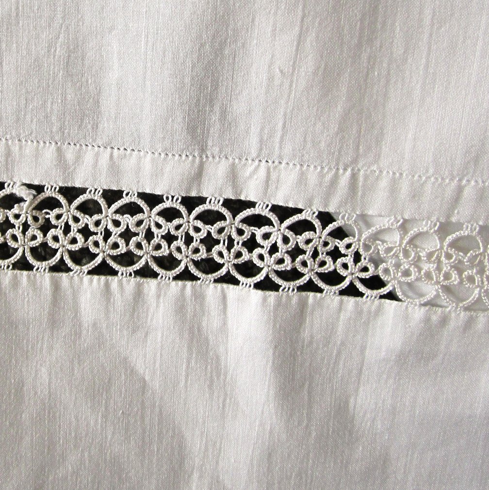 Vintage Tatted Band Bed Sheet Vintage Tatted Band Bed Sheet