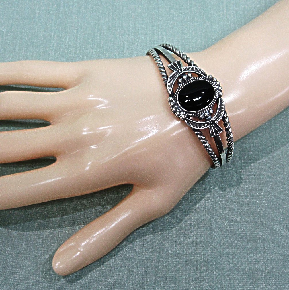 Sterling Onyx Cuff Bracelet Navajo D Reeves Sterling Onyx Cuff Bracelet Navajo D Reeves