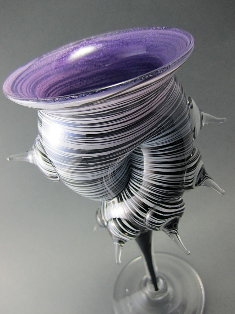 Shell-Shaped Wine Glass Violet Shell-Shaped Wine Glass Violet