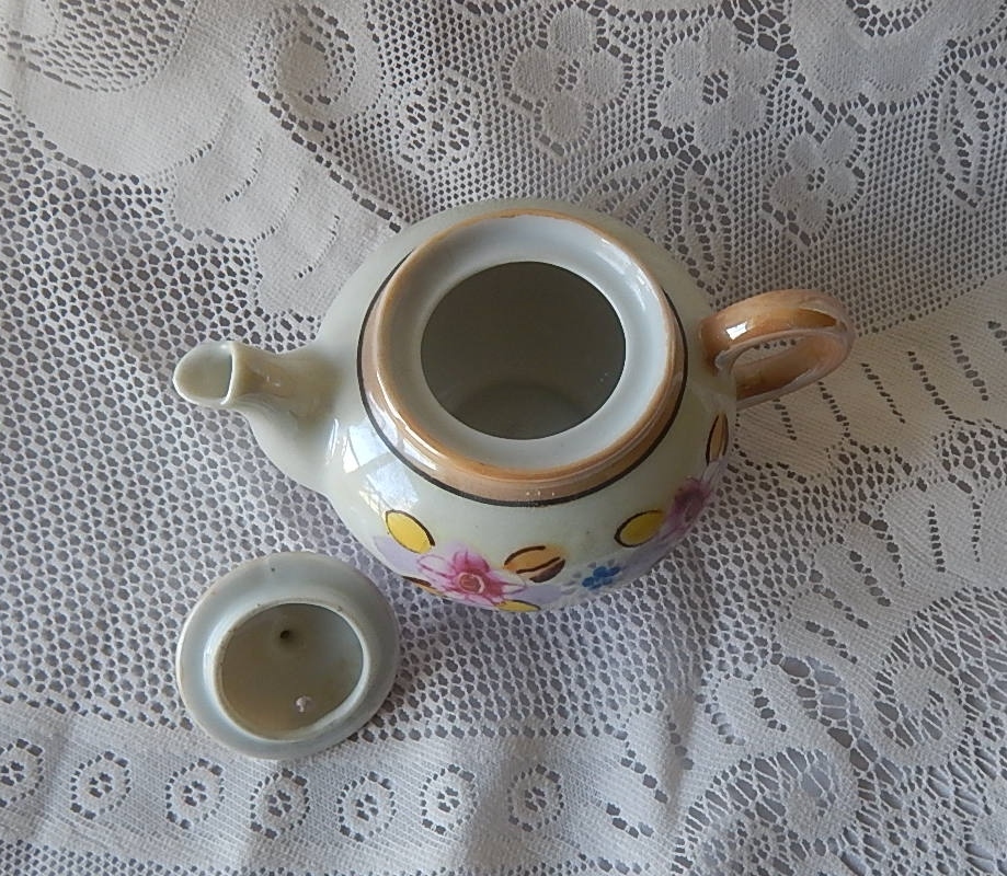 Child's Ceramic Teapot and Six Plates Japan Child's Ceramic Teapot and Six Plates Japan