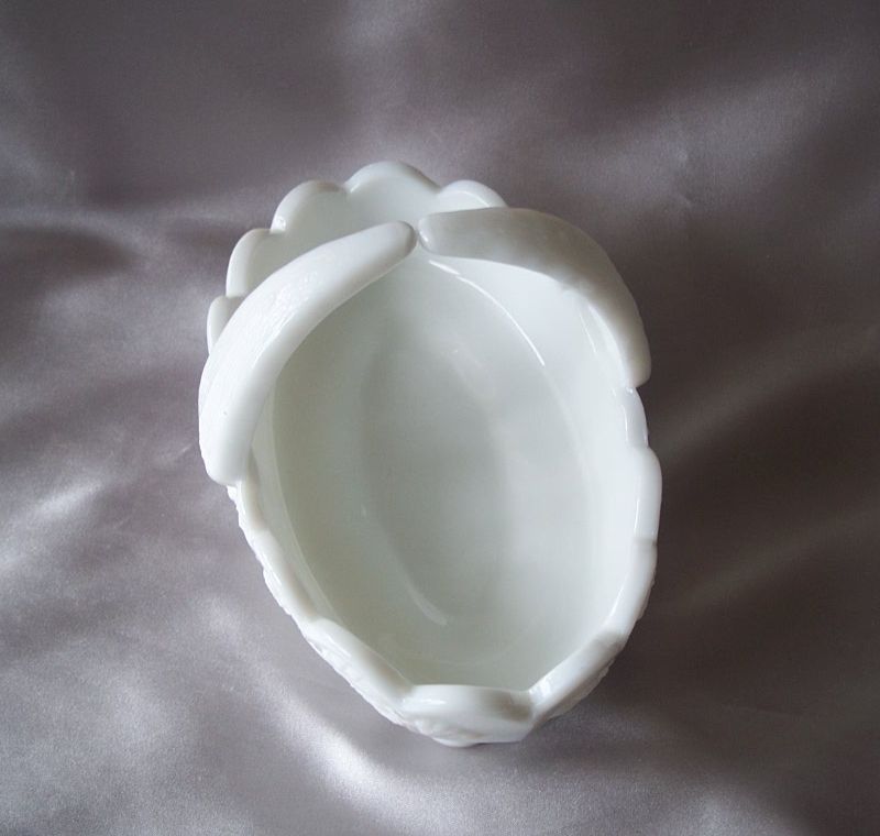 Westmoreland Paneled Grape Pattern Pansy Basket Westmoreland Paneled Grape Pattern Pansy Basket