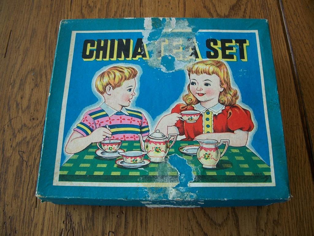 Vintage Japan Children's Seventeen Piece Tea Set Vintage Japan Children's Seventeen Piece Tea Set