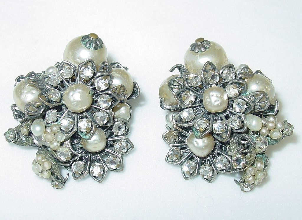 Vintage Robert De Mario Signed Faux Pearl Earrings Vintage Robert De Mario Signed Faux Pearl Earrings