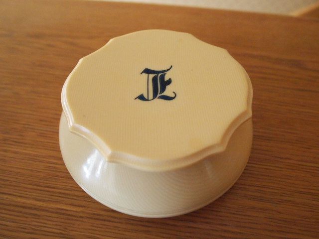 Powder Box Ivory Du Barry Ivory Py-Ra-Lin Powder Box Ivory Du Barry Ivory Py-Ra-Lin