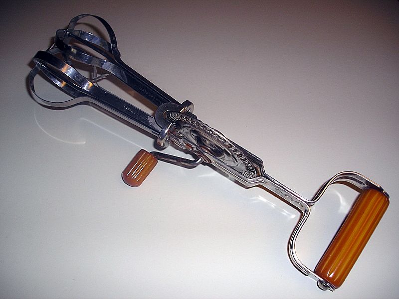 Nice Androck Egg Beater Butterscotch Bakelite Bullet Handle Nice Androck Egg Beater Butterscotch Bakelite Bullet Handle