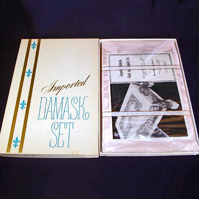 1950s Pink Damask Tablecloth and Napkins Set Mint in Box 1950s Pink Damask Tablecloth and Napkins Set Mint in Box