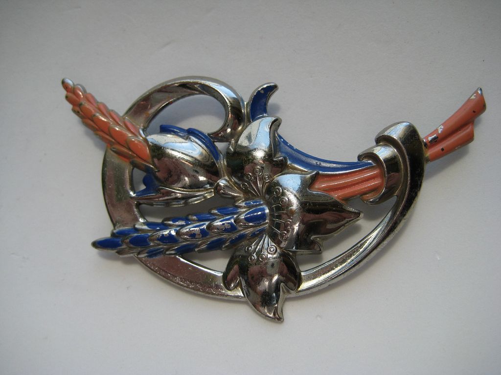 Vintage Enamel Lilly Art Deco Realistic Floral Flower Brooch Pin Vintage Enamel Lilly Art Deco Realistic Floral Flower Brooch Pin