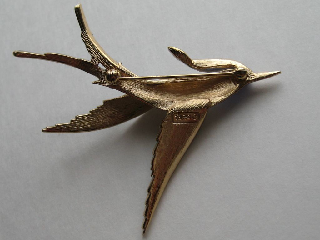 Vintage Crown Trifari Swallow Bird Art Deco Design Enamel Figural Pin Brooch Vintage Crown Trifari Swallow Bird Art Deco Design Enamel Figural Pin Brooch