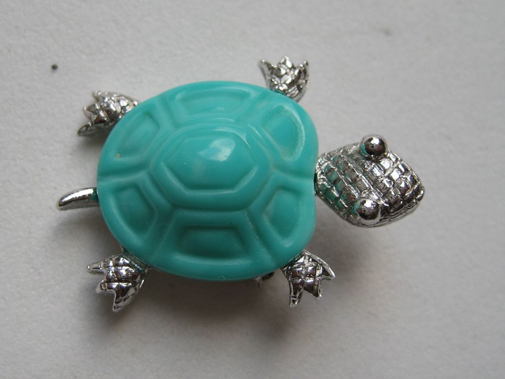 Vintage Crown Trifari " MINI " Turtle Figural Bright Green Silver Tone Brooch Pin Vintage Crown Trifari " MINI " Turtle Figural Bright Green Silver Tone Brooch Pin
