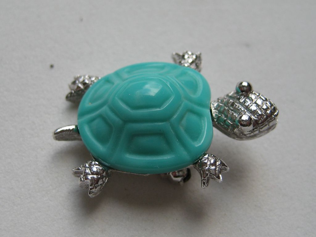 Vintage Crown Trifari " MINI " Turtle Figural Bright Green Silver Tone Brooch Pin Vintage Crown Trifari " MINI " Turtle Figural Bright Green Silver Tone Brooch Pin