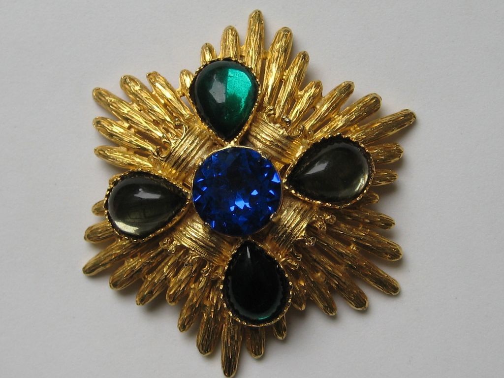 Vintage Vans Authentic "HUGE" CROWNS Brooch Pendent Bright from cosmic