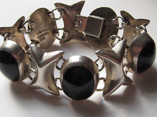 Vintage Taxco Mexico "XOXO" Onyx Sterling Silver Cuff Bracelet Vintage Taxco Mexico "XOXO" Onyx Sterling Silver Cuff Bracelet