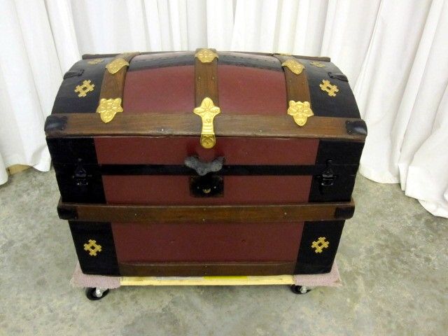 Antique Hump Back Steamer Trunk or Chest in Great Condition Xtra Nice Interior Antique Hump Back Steamer Trunk or Chest in Great Condition Xtra Nice Interior