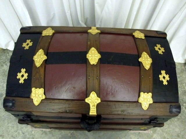 Antique Hump Back Steamer Trunk or Chest in Great Condition Xtra Nice Interior Antique Hump Back Steamer Trunk or Chest in Great Condition Xtra Nice Interior