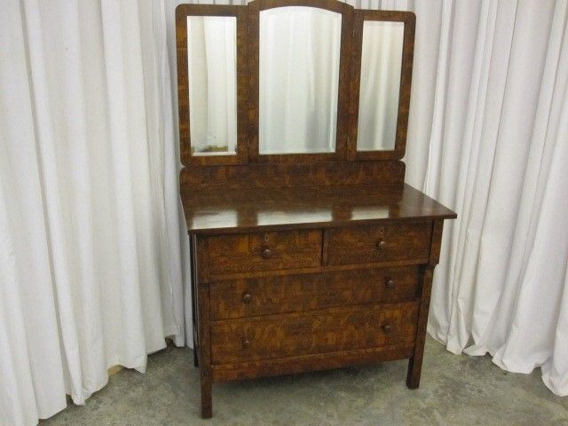 Antique 4 Drawer Tiger Oak Style Dresser w Tri-Fold Mirror Great Condition Antique 4 Drawer Tiger Oak Style Dresser w Tri-Fold Mirror Great Condition