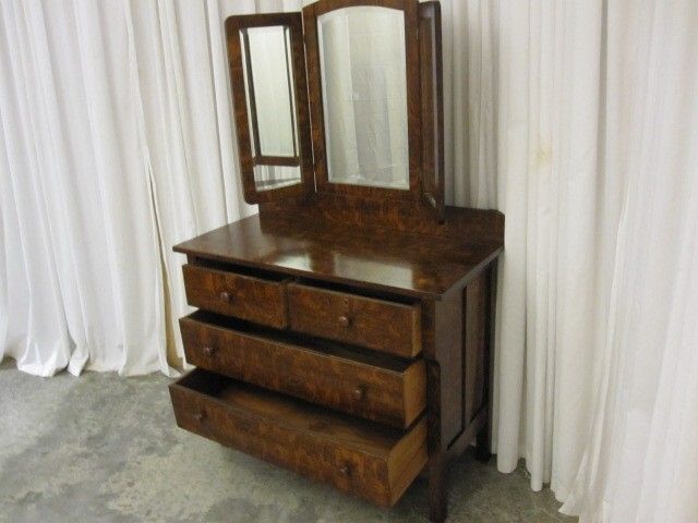 Antique 4 Drawer Tiger Oak Style Dresser w Tri-Fold Mirror Great Condition Antique 4 Drawer Tiger Oak Style Dresser w Tri-Fold Mirror Great Condition