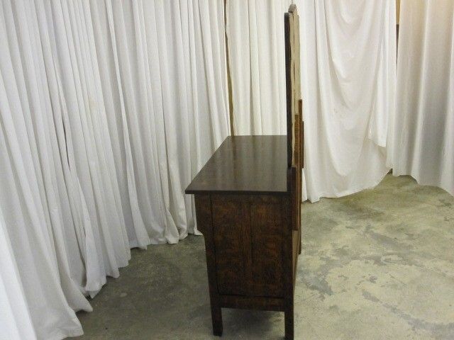 Antique 4 Drawer Tiger Oak Style Dresser w Tri-Fold Mirror Great Condition Antique 4 Drawer Tiger Oak Style Dresser w Tri-Fold Mirror Great Condition