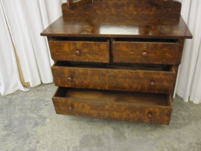 Antique 4 Drawer Tiger Oak Style Dresser w Tri-Fold Mirror Great Condition Antique 4 Drawer Tiger Oak Style Dresser w Tri-Fold Mirror Great Condition