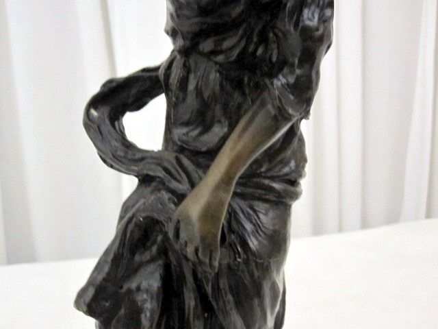 Antique Bronze Sculpture of a Lady with 2 Dogs Signed 22 Woody Mint Condition Antique Bronze Sculpture of a Lady with 2 Dogs Signed 22 Woody Mint Condition
