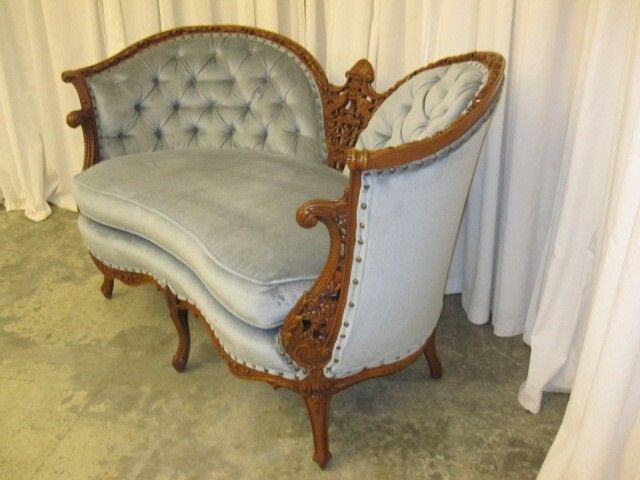 Antique Victorian Style Settee Love Seat w Ornately Carved Woodwork Xclnt Cond Antique Victorian Style Settee Love Seat w Ornately Carved Woodwork Xclnt Cond