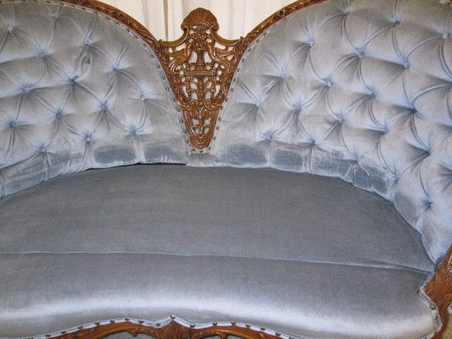 Antique Victorian Style Settee Love Seat w Ornately Carved Woodwork Xclnt Cond Antique Victorian Style Settee Love Seat w Ornately Carved Woodwork Xclnt Cond