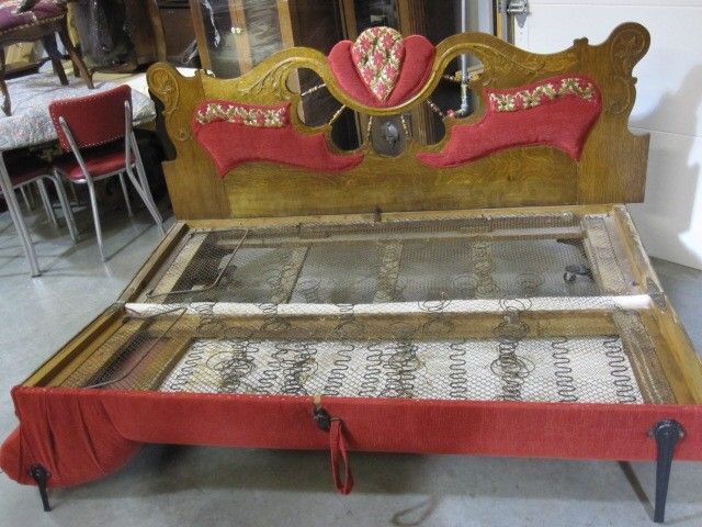 Antique 1800s Lounge Chaise Sofa Unfolds to Bed Extra Nice Oak & Upholstery NICE Antique 1800s Lounge Chaise Sofa Unfolds to Bed Extra Nice Oak & Upholstery NICE