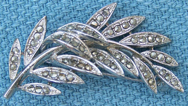 Lisner Silvertone and Smoky Rhinestone Leaf Pin Brooch Lisner Silvertone and Smoky Rhinestone Leaf Pin Brooch