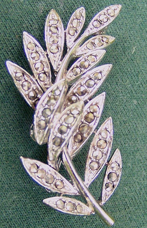 Lisner Silvertone and Smoky Rhinestone Leaf Pin Brooch Lisner Silvertone and Smoky Rhinestone Leaf Pin Brooch