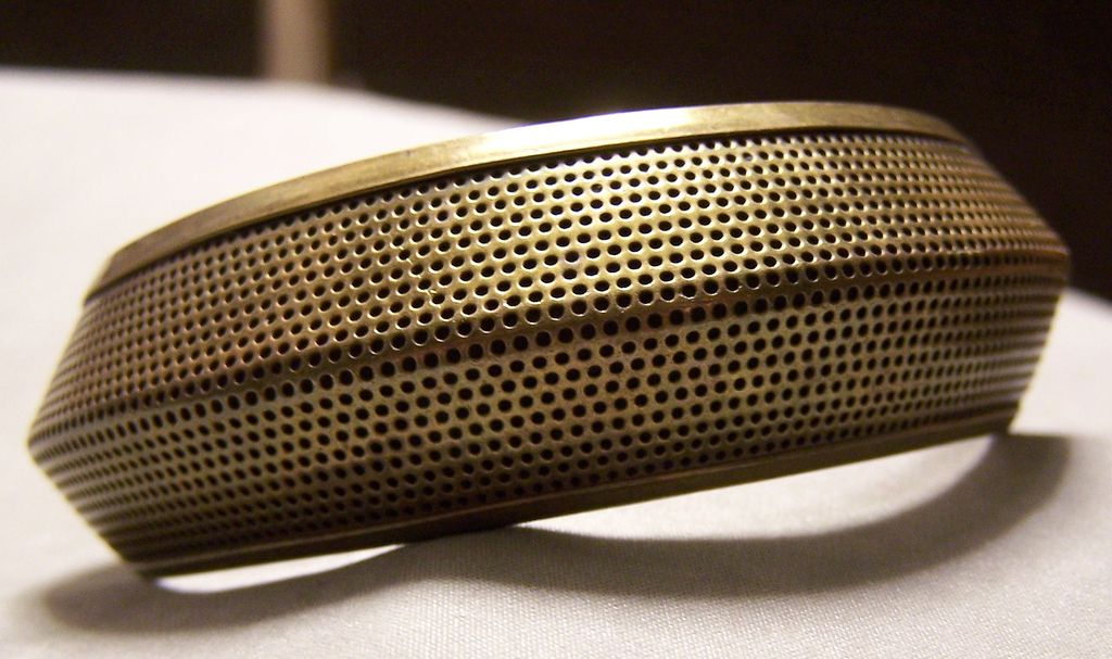 Vintage Egyptian Looking Dimpled Brass 1" Bangle Bracelet or Urban Design Vintage Egyptian Looking Dimpled Brass 1" Bangle Bracelet or Urban Design