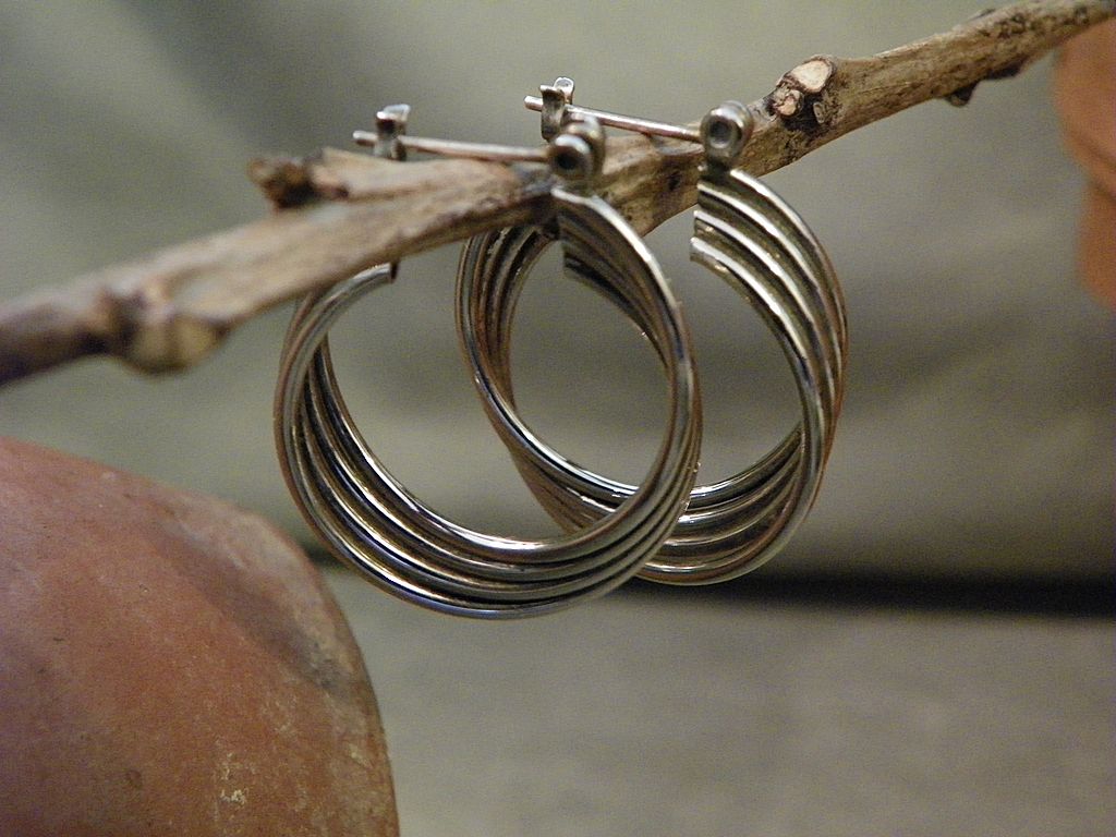 Sterling Silver Winding Wire Hoop Pierced Earrings Sterling Silver Winding Wire Hoop Pierced Earrings