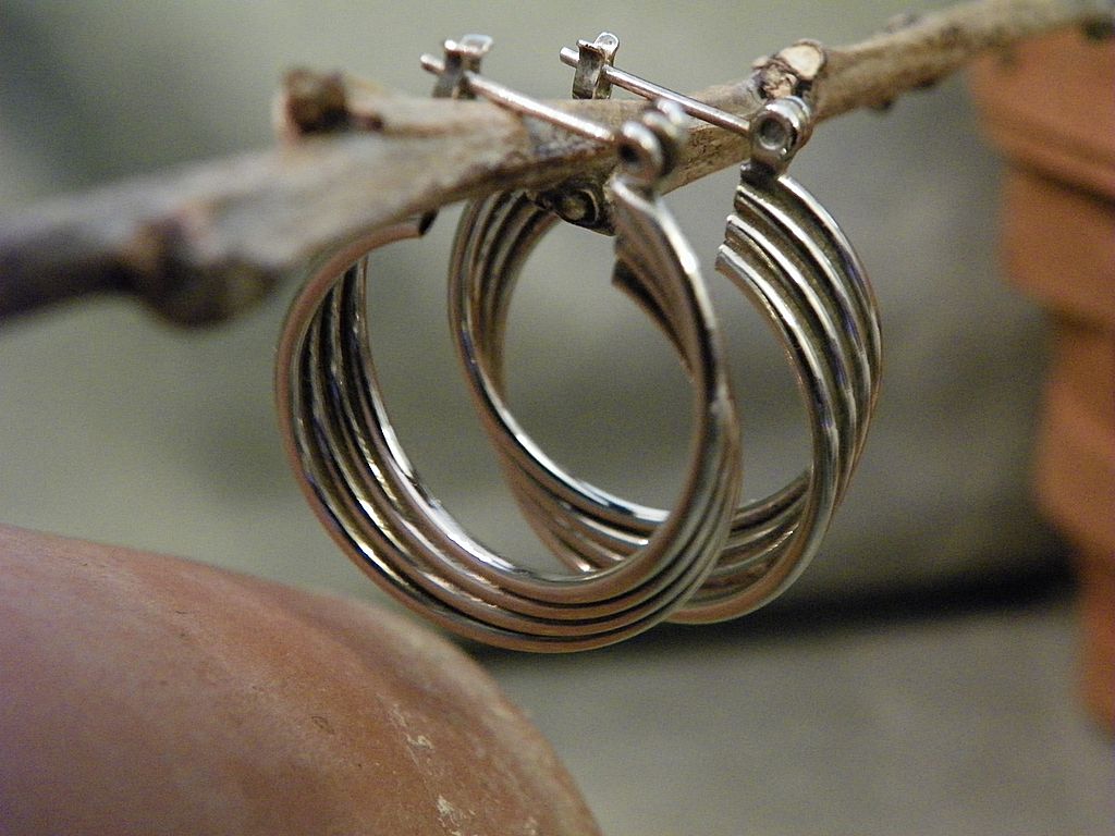 Sterling Silver Winding Wire Hoop Pierced Earrings Sterling Silver Winding Wire Hoop Pierced Earrings